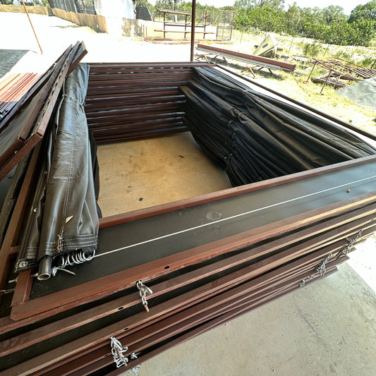Curtain Gate 8x12' with lock and Bracket